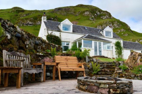 NEW! Farmhouse on Loch Tralaig - Firepit & Games